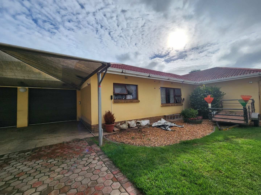 4 Bedroom Property for Sale in Hartenbos Central Western Cape